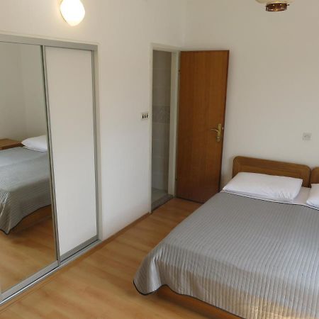Apartmani MM Starigrad Paklenica Bagian luar foto