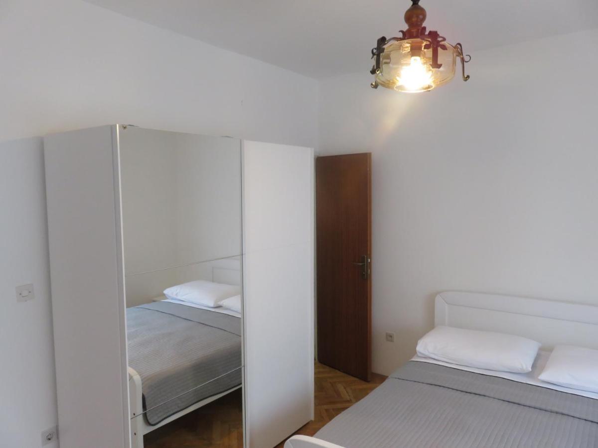 Apartmani MM Starigrad Paklenica Bagian luar foto