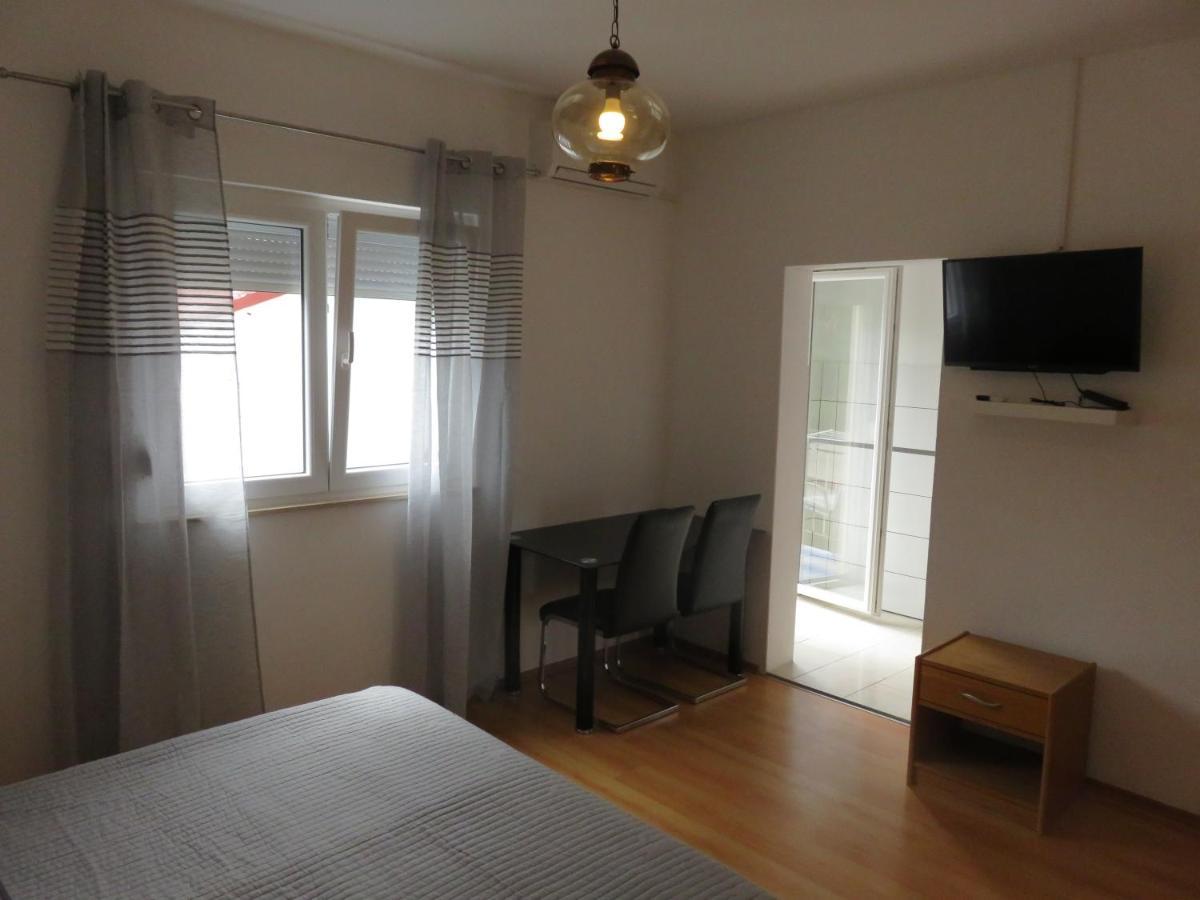 Apartmani MM Starigrad Paklenica Bagian luar foto